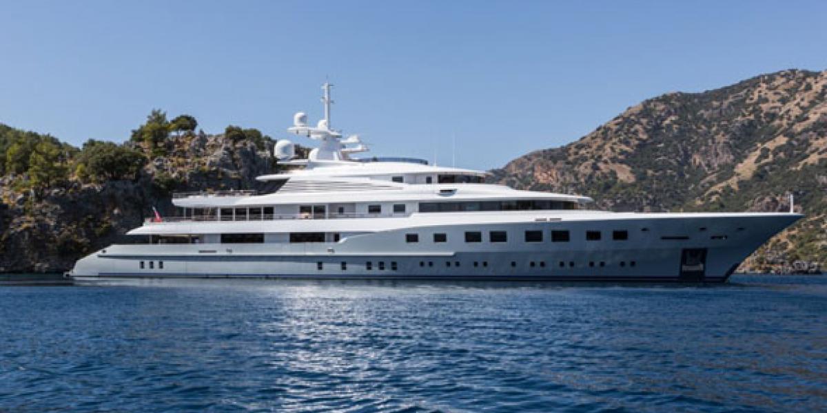 noleggio mega yacht