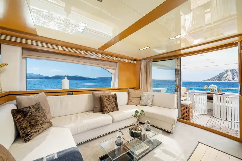 ENJOY-interno vista ext