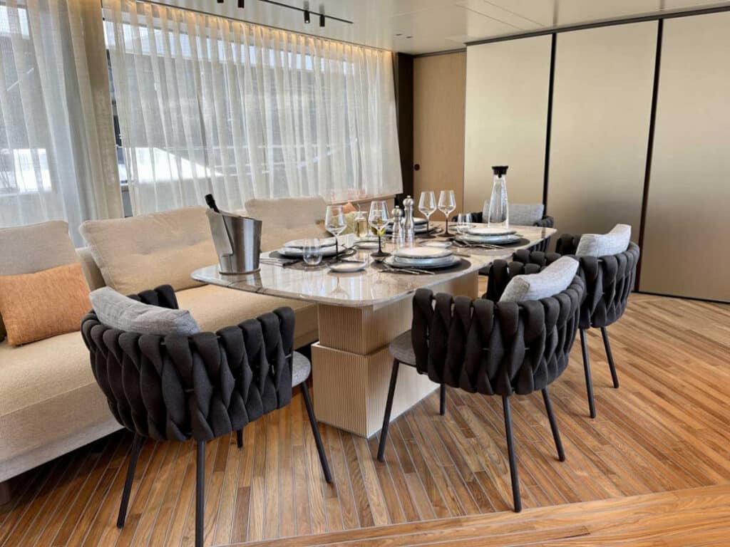 dining-table-setting-sanlorenzo-charter-fleet-1030x773