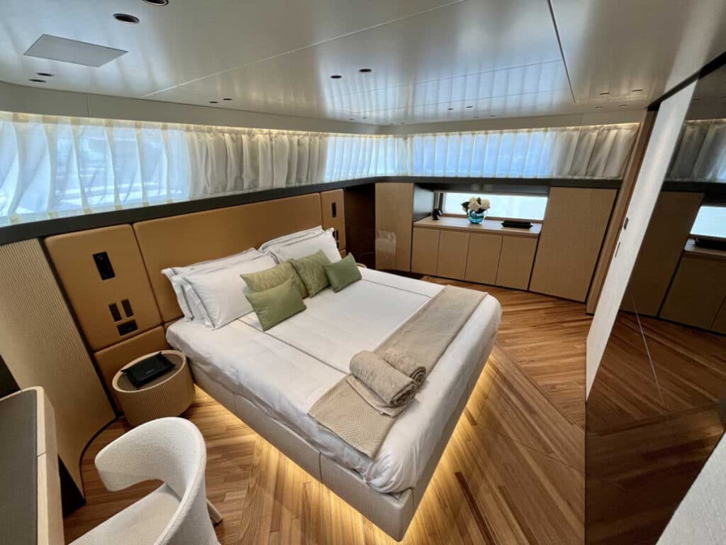 em3-owner-cabin-interior-1030x773