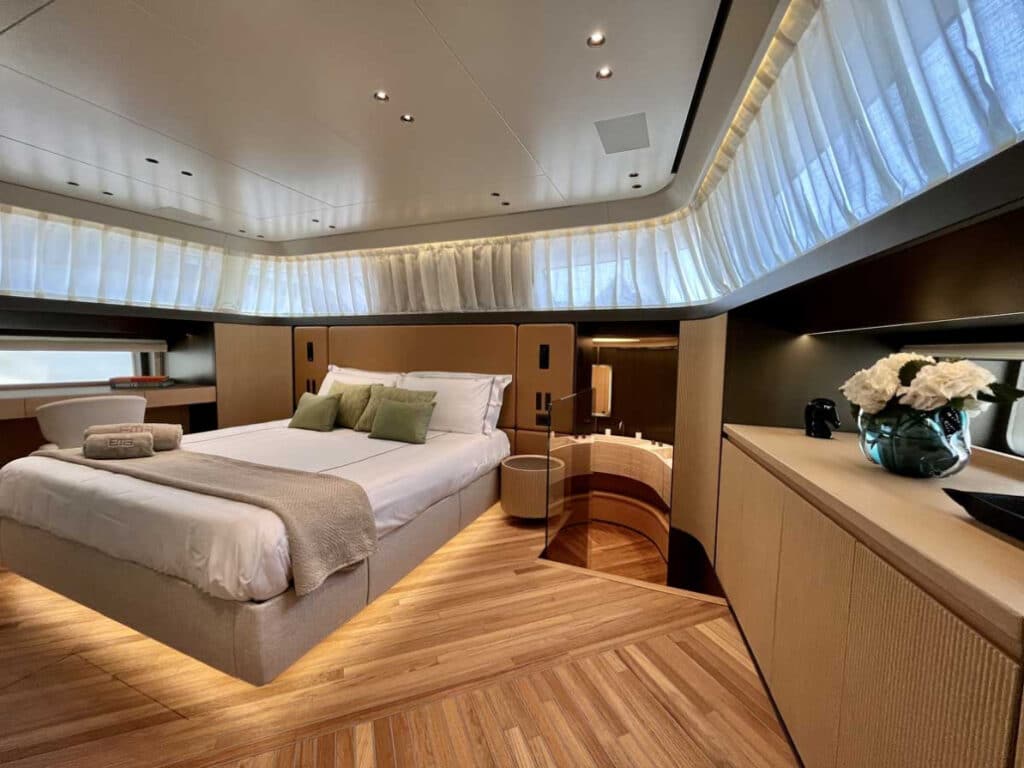 owner-cabin-sd90-charter-1030x773