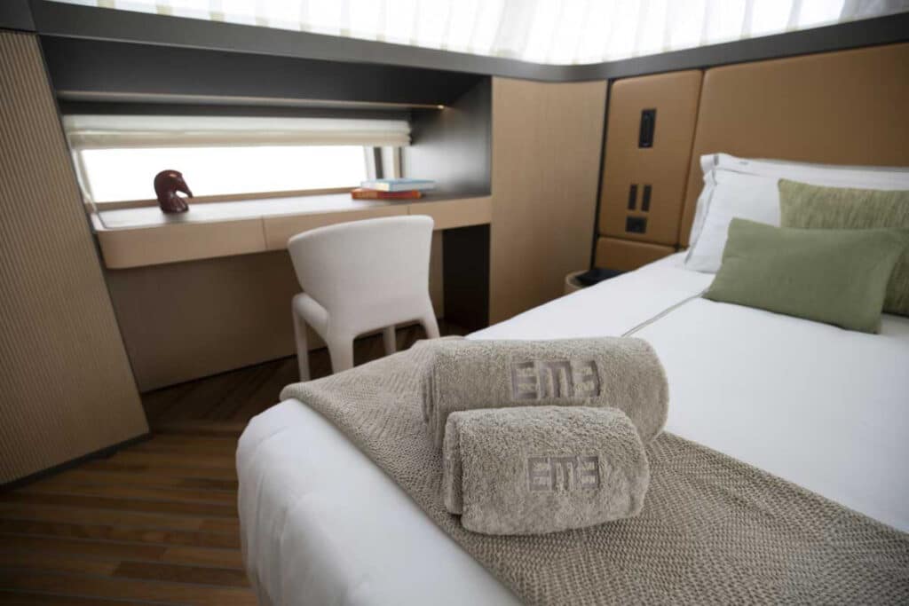 owner-desk-sd90-1030x687