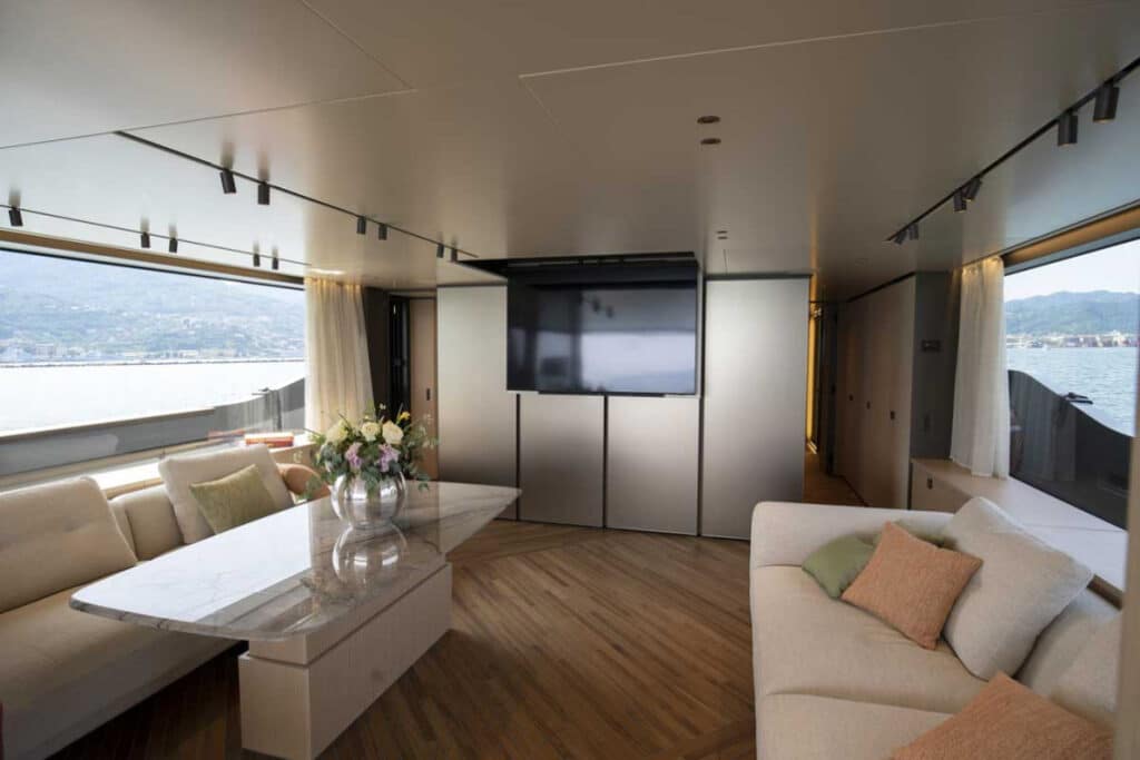 sanlorenzo-sd90-em3-interiors-1030x687