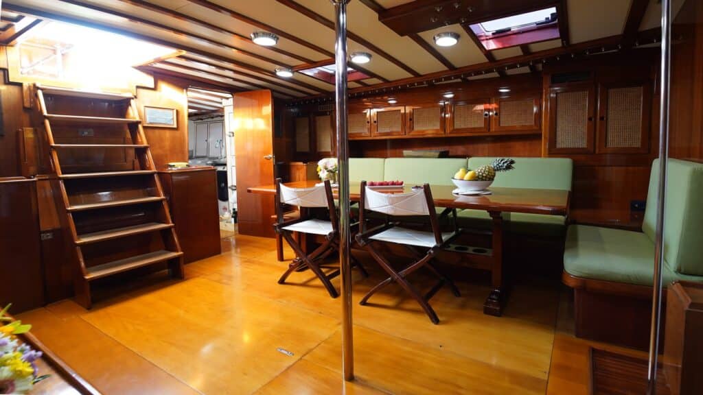 quarta-santa-maria-sangermani-yacht-noleggio-forzatre-charter-18