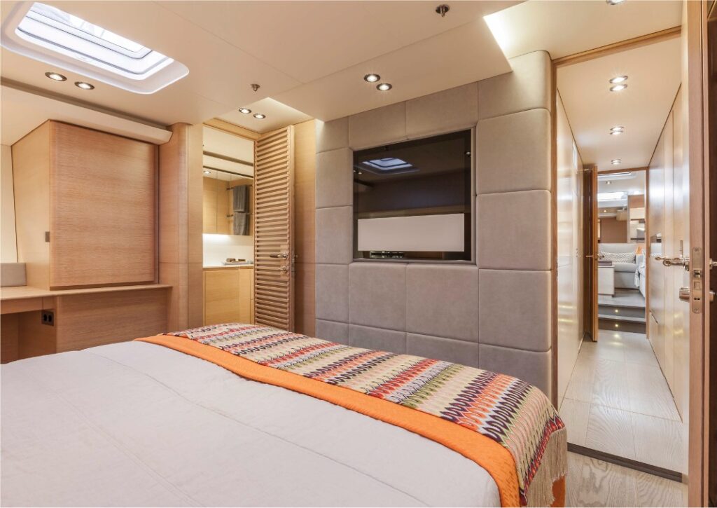 Swan M1 Maste con TV