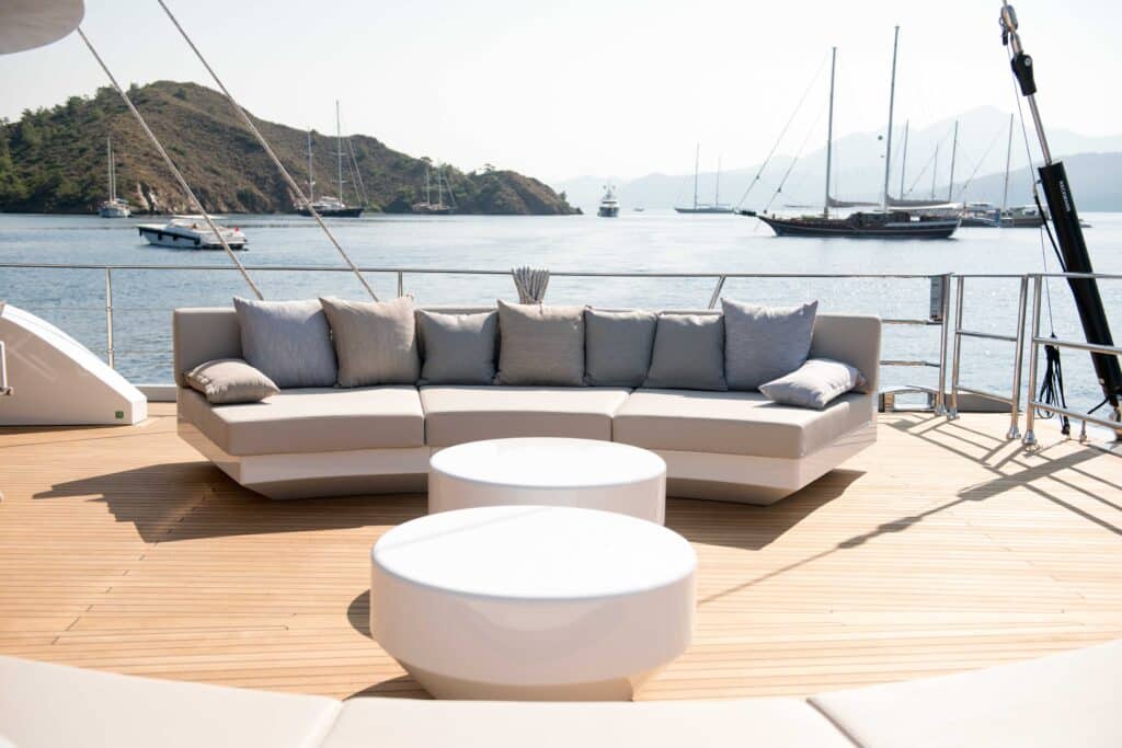 All About U 2 - deck - 3