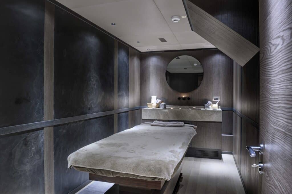 All About U 2 - interior - 11