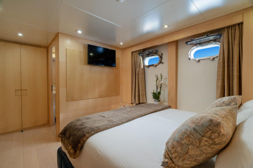 ATOM-Yacht for charter-24