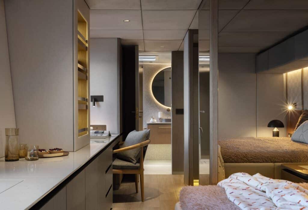 luxury-charter-yacht-otoctone-13