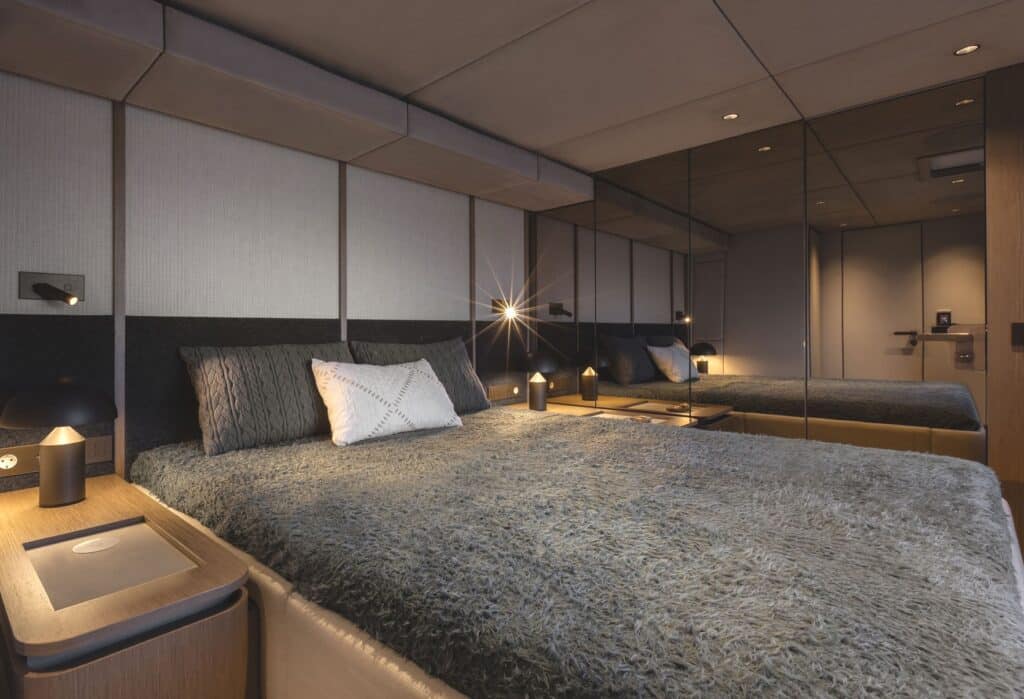 luxury-charter-yacht-otoctone-19