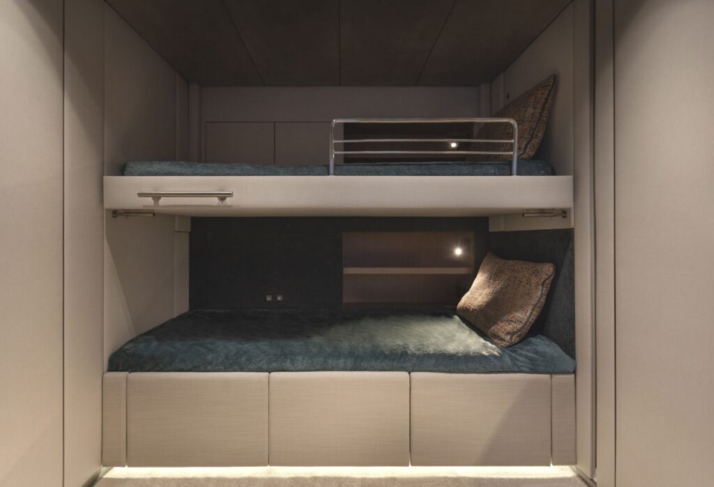 luxury-charter-yacht-otoctone-22