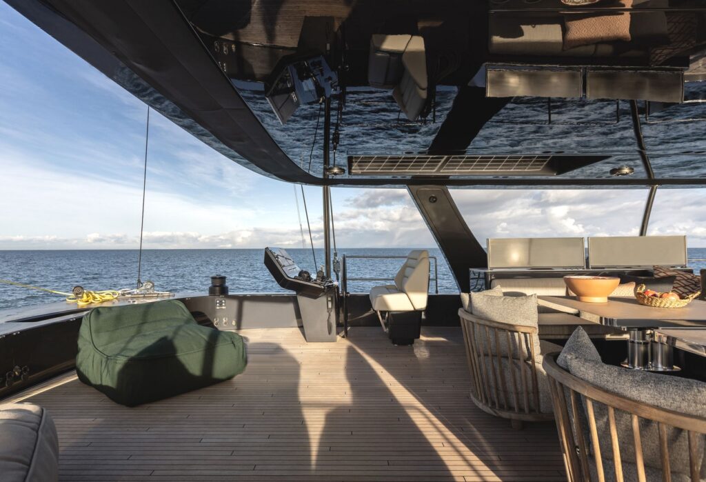 luxury-charter-yacht-otoctone-3