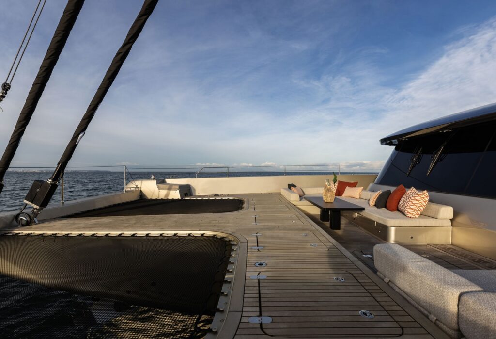 luxury-charter-yacht-otoctone-4