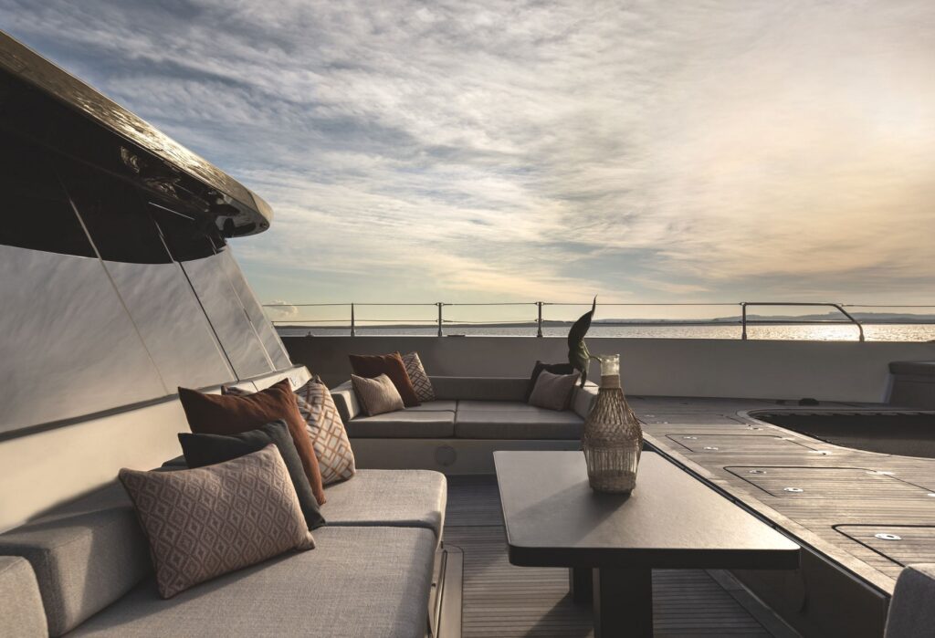 luxury-charter-yacht-otoctone-6