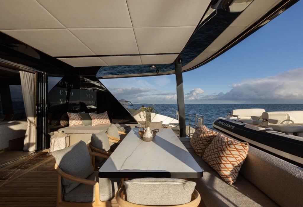 luxury-charter-yacht-otoctone-7