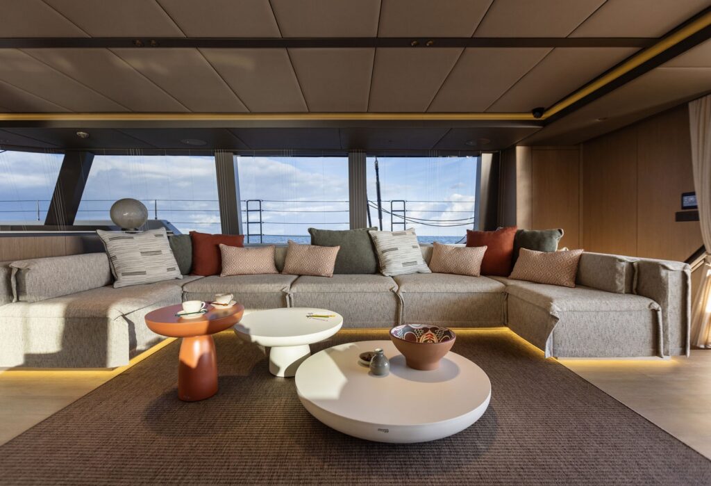 luxury-charter-yacht-otoctone-9