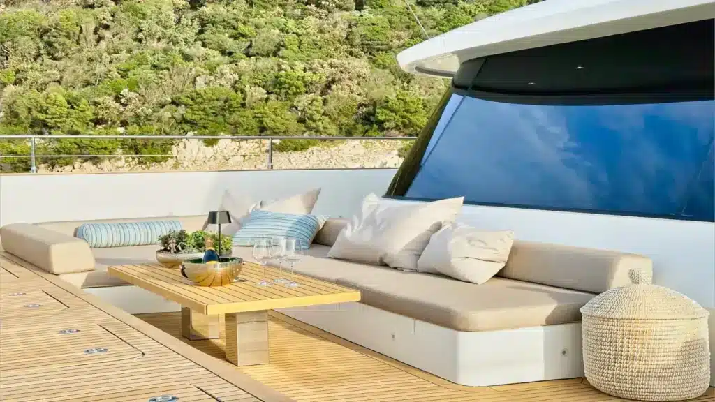 Nalaone dettaglio pozzetto prua