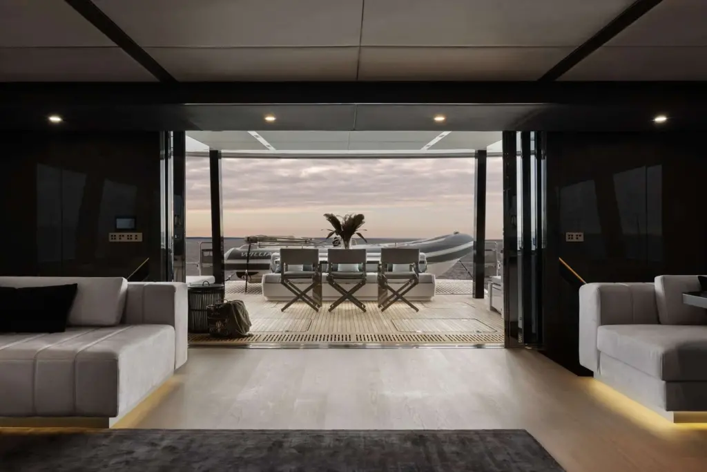 xmotion cockpit table