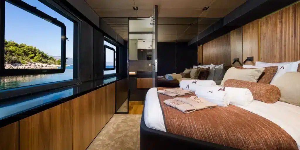 Amber double cabin