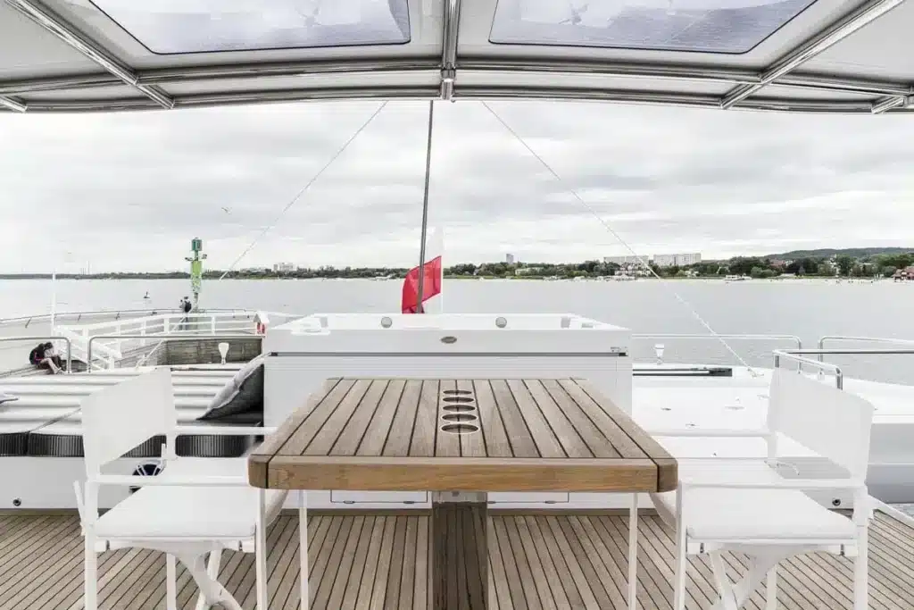 Feel the Blue cockpit table