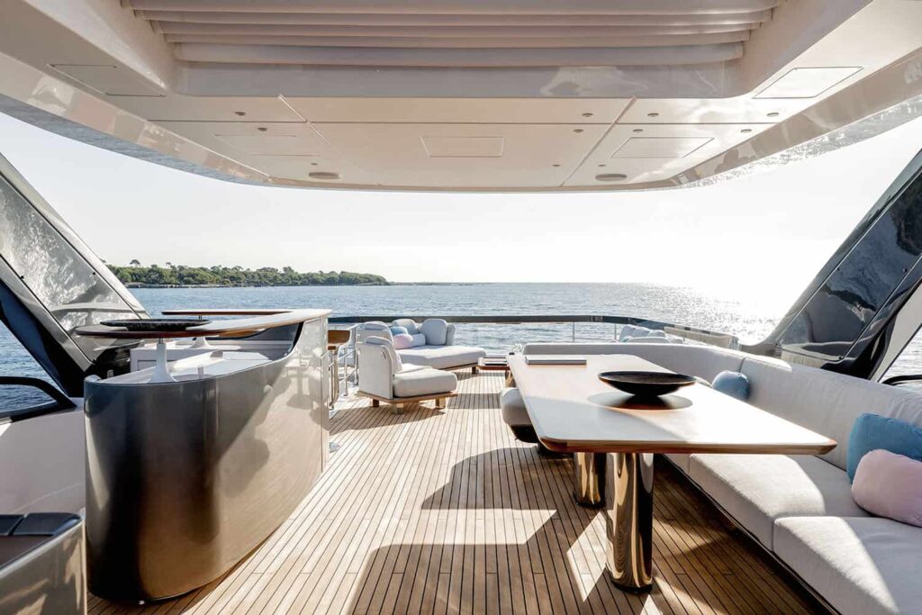 Azimut_Yachts_26Grande_26m_BK_Yacht-for-charter11
