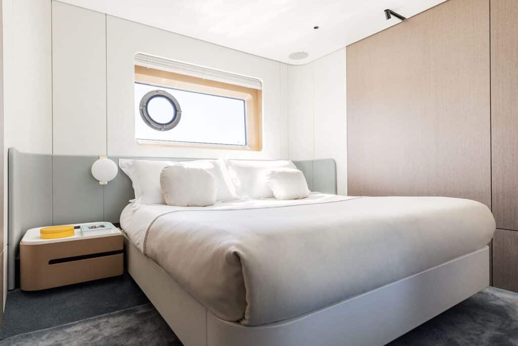 Azimut_Yachts_26Grande_26m_BK_Yacht-for-charter20