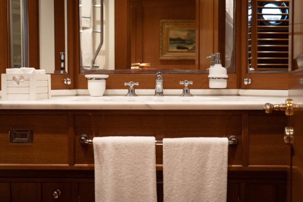 Heritage-M-Interior-bathroom-02-yacht-for-charter-west-coast-international