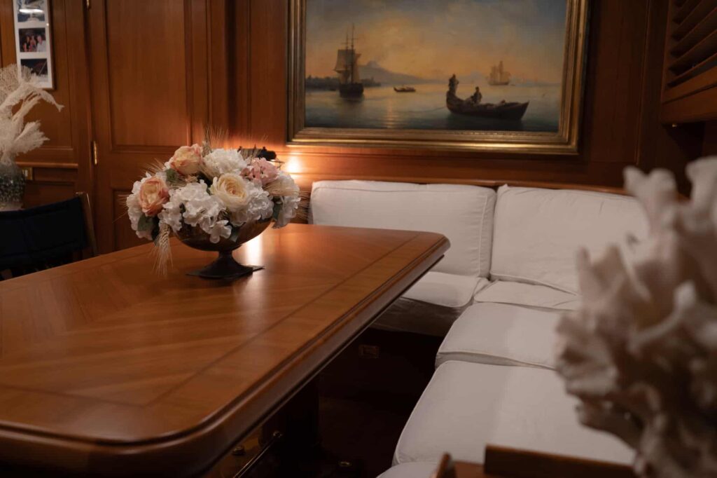Heritage-M-Interior-dining-02-yacht-for-charter-west-coast-international