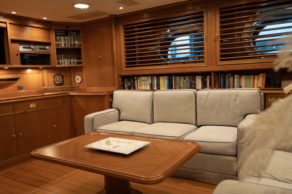 Heritage-M-Interior-living-02-yacht-for-charter-west-coast-international